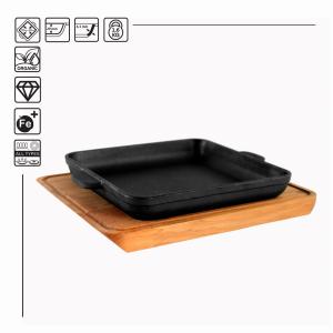 Żeliwna patelnia do serwowania kwadratowa 180 x 180 x 25 z podstawą