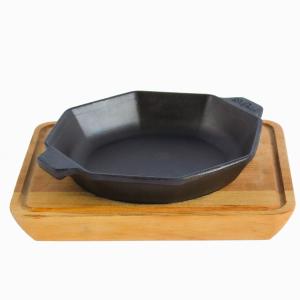 Żeliwna patelnia do serwowania ośmiokątna 8 x 180 x 25 z podstawą 